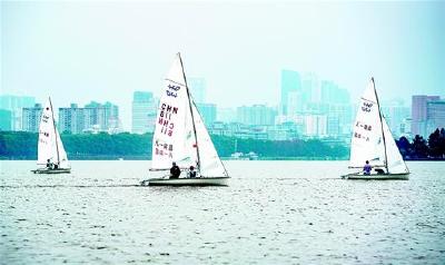 八一帆船队“亮剑”东湖
