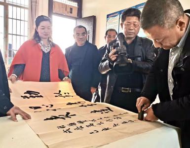 作家面对面　乡村校园享盛宴