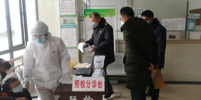疫情面前 他们既当“战斗员”又做“监督员”