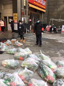 我要挺住，不能趴下不能哭