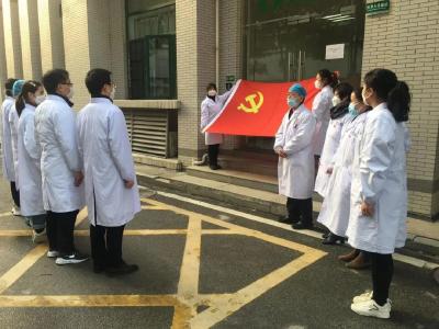 汉川14名“白衣战士”光荣入党