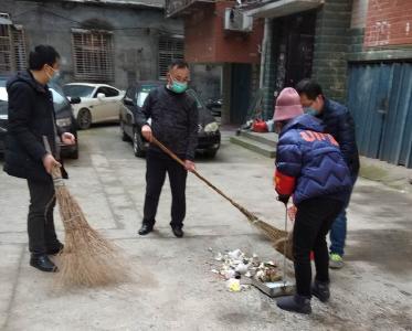 12名志愿者筑牢居民小区防控网