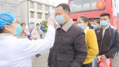 湘鄂携手！汉川79名务工人员坐上专车回株洲