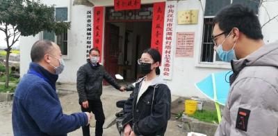 手机送到家 助力贫困生“线上学习”