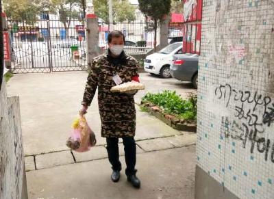 张继雄：“宁可得罪人 也要守好门”