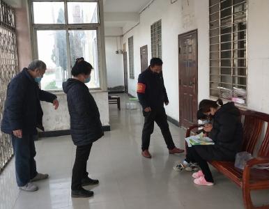 外地母子滞留汉川 防控队员热心助学