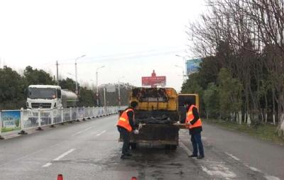 汉川公路部门防疫不松春养不误
