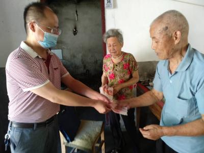关爱计生特殊家庭 “扶贫日”送温暖
