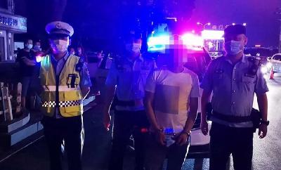 酒后无证驾驶拒讲真名 一查竟是网上逃犯