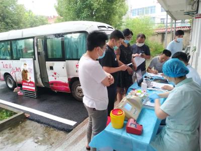 无偿献血向党献礼