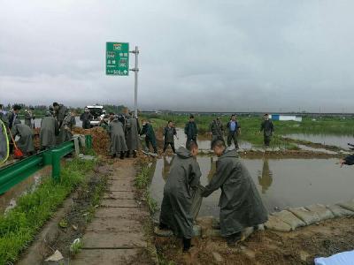 闻汛而动 汉川市干群奋战防汛救灾一线