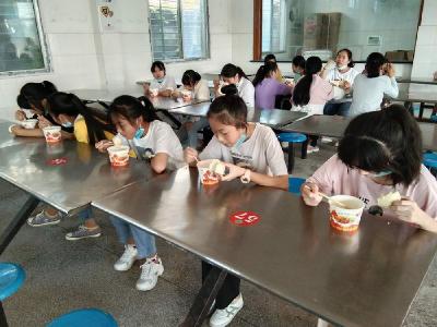 “光盘”行动，这所中学蛮潮