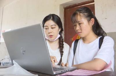 暖心！“好姐姐”放弃旅行 只为助她圆梦