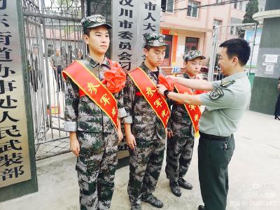 家穷志不短！好男儿历经坎坷军营报国