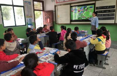 “百家讲坛”开讲啦!这所小学搭建教师交流平台