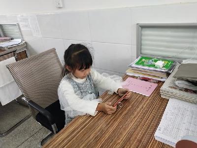 爱心连线 让留守儿童与父母“云团圆”