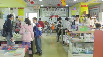书香伴假期 市民“充电”忙