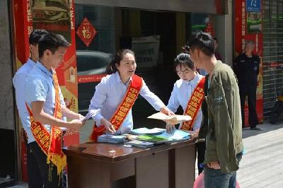 扶贫人精准“滴灌” 金融“活水”润泽大凉山