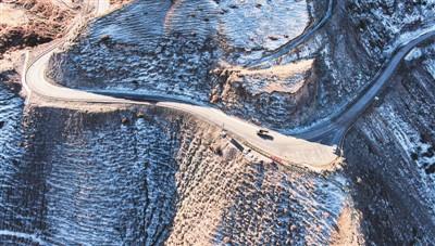 通上柏油路 致富加速度