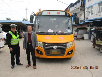驾驶证暂扣期间还敢开车，不料被抓了个正着……