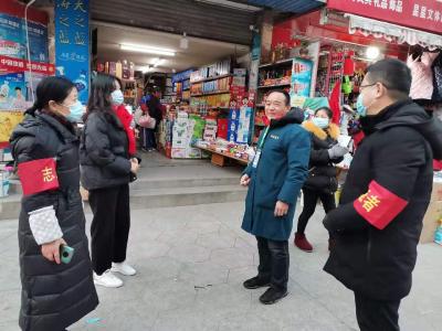 夜幕下的社区“哨兵”