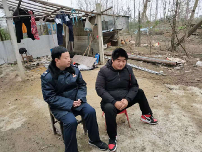 变“上访”为“下访”，解除贫困户心里的“大疙瘩”