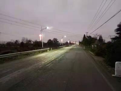 路灯亮了 咱老百姓的心窝更暖了