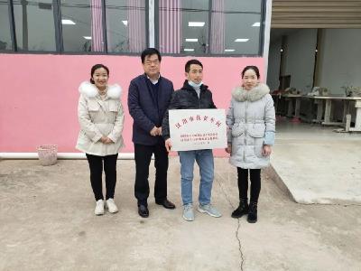 【人社局】给力！2家扶贫车间吸纳19名贫困户就业