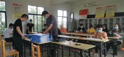 不仅吃饱穿暖，还要兜里有钱！