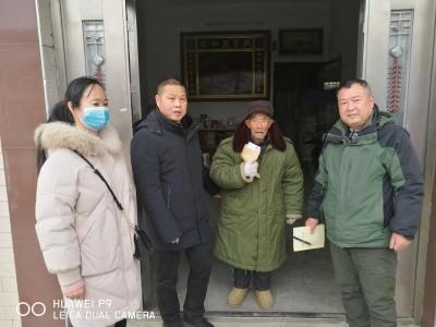寒冬，他们来到这个白血病患者家里