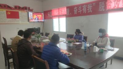 新颜村扶贫工作队热议全国脱贫攻坚总结表彰大会