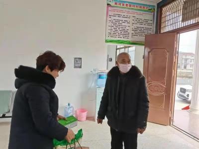 赞一个！爱心企业家为贫困户送来春节大礼包 