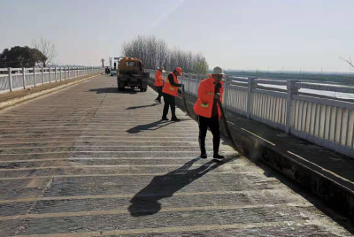 不负好春光 公路养护忙