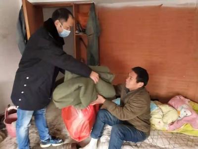 不让防疫留“盲点”！他们为流浪人员撑起“防护伞”