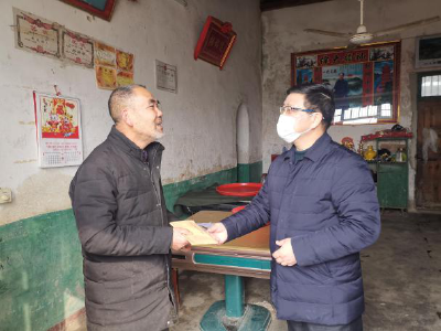 祝福春节 新堰镇集中慰问困难党员