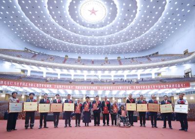 第一观察丨总书记首提“中国特色反贫困理论” 揭秘脱贫攻坚战制胜法宝