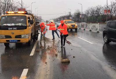 雨天：洗路疏水保畅通