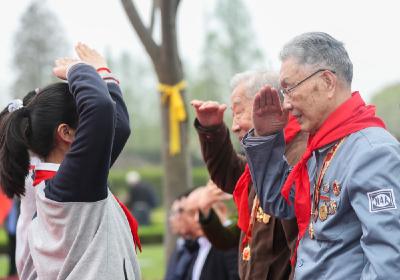“老战友，日子越好，我越想念你们！”