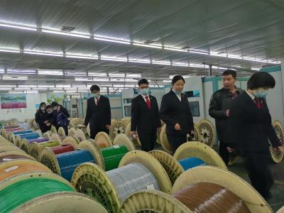 送法进企业！青年干警提前过五四青年节