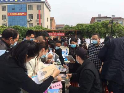汉川新华书店巡回送法下基层