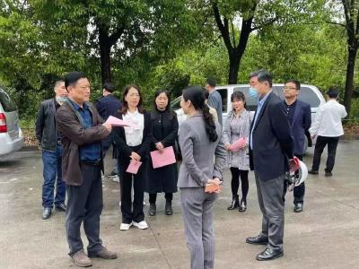 曾耀华一行视察汉川市女企业家商会工作