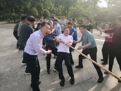 市委党校春季班学员一起“运动”