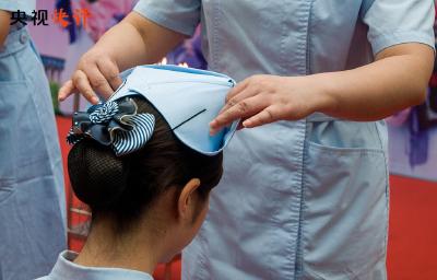 【央视快评】向平凡而伟大的“白衣天使”致敬