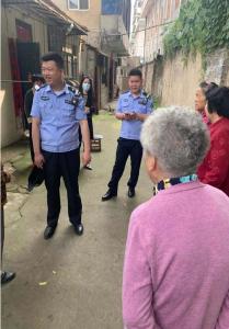 政法干警网格化解“小纠纷”