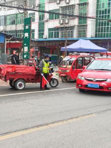 退伍不褪色，老栾坚持做暖男