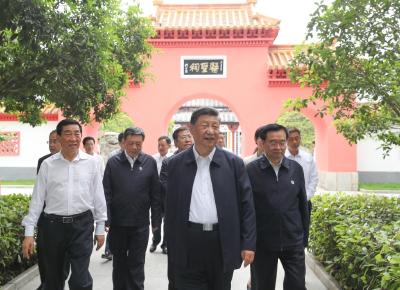 鉴往知来——跟着总书记学历史｜医圣祠里观古今