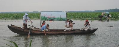 汈汊湖国家湿地公园：游人如织 湖清水美