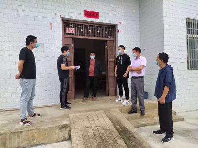 “敲门行动”织牢疫情防控网