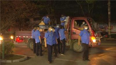 马路“夜市游击队”频现 汉川城管治理有方法
