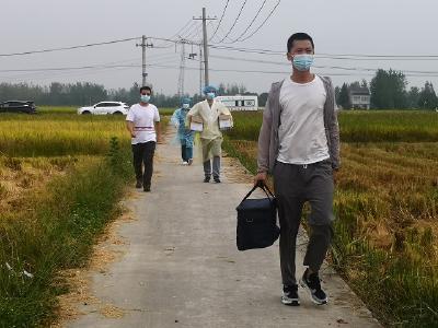 【新堰】服务流动 疫苗进村